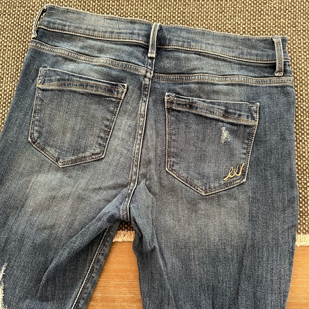 Express: Distressed Jeans